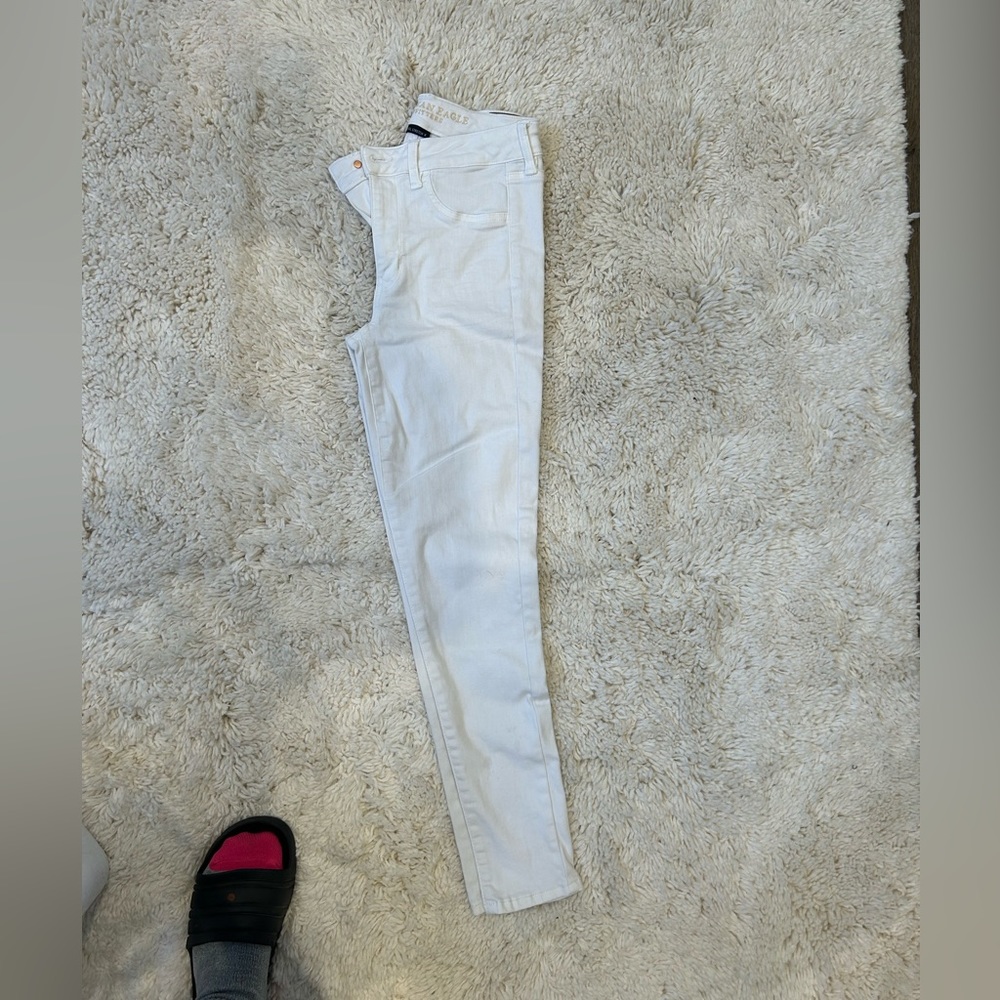 Women’s white AE skinny jeans/ stretchy